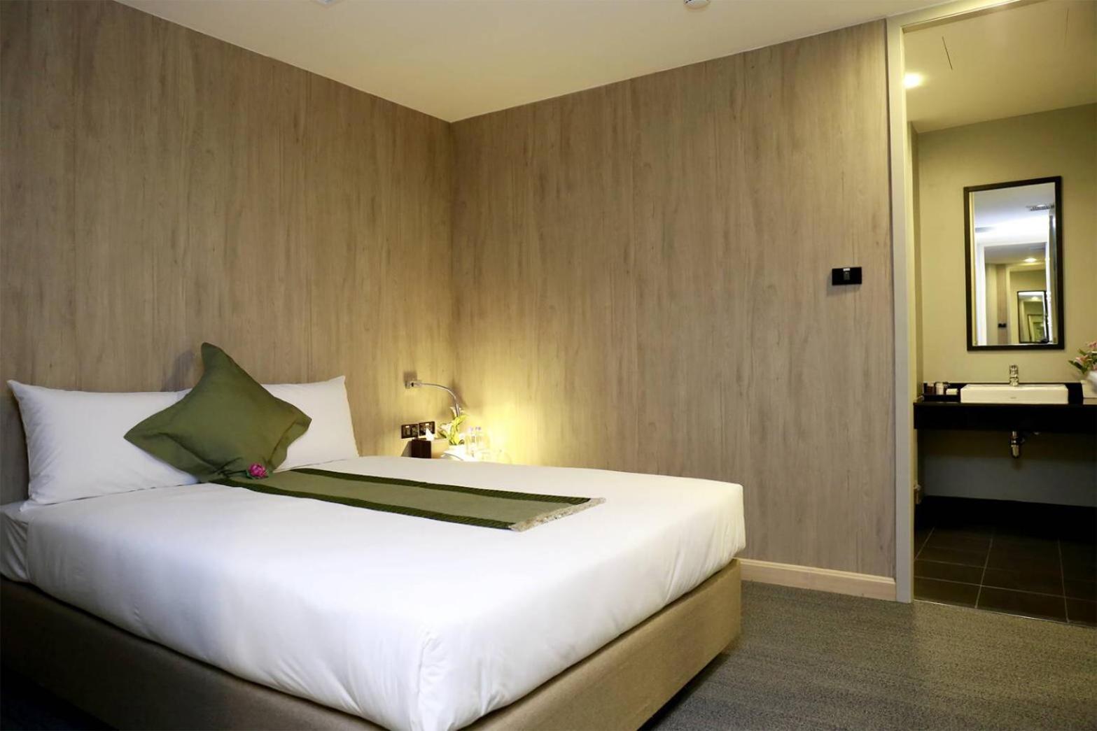 Room 10 hours only,822314390:JPEG